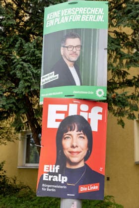Wahl zum Abgeordnetenhaus, Wahlplakate in Berlin, 07.08.2026 Werner Graf (Grüne) - Kandidat für das Amt des Regierenden Bürgermeisters von Berlin - Elif Eralp (Die Linke) - Kandidatin für das Amt des Regierenden Bürgermeisters von Berlin - Wahlplakate der Parteien zur 20.Wahl des Abgeordnetenhauses von Berlin und den Bezirksverordnetenversammlungen, Berliner Stadtgebiet, Berlin, 07.8.26 Berlin Berliner Stadtgebiet Berlin Deutschland *** State Parliament Election, Campaign Posters in Berlin, August 7, 2026 Werner Graf, Green Party candidate for the office of Governing Mayor of Berlin; Elif Eralp, The Left candidate for the office of Governing Mayor of Berlin; election posters from the parties for the 20th election to the Berlin House of Copyright: xHolgerxMuchx