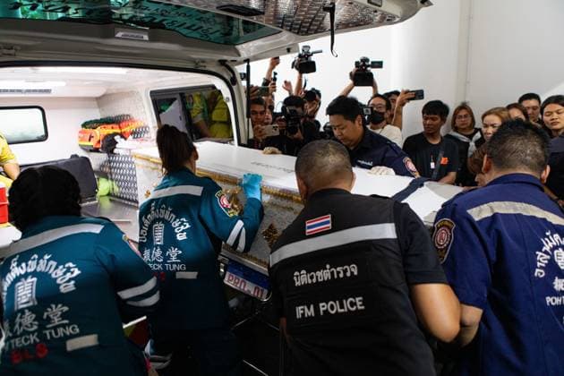 School shooting in Nonthaburi, Thailand BANGKOK, THAILAND AUGUST 8, 2026 (PHOTO ESSAY): Rescue workers, forensic personnel and grieving relatives transfer the coffins of victims from the Institute of Forensic Medicine in Bangkok following the school shooting in Nonthaburi, Thailand, on August 8, 2026. The attack left at least eight people dead and 22 others injured. The photo essay documents the release of the victims bodies to their families and the work of emergency responders and volunteers during the recovery process. BANGKOK Thailand Copyright: x xTEERAxNOISAKRANx xJNAxPressx