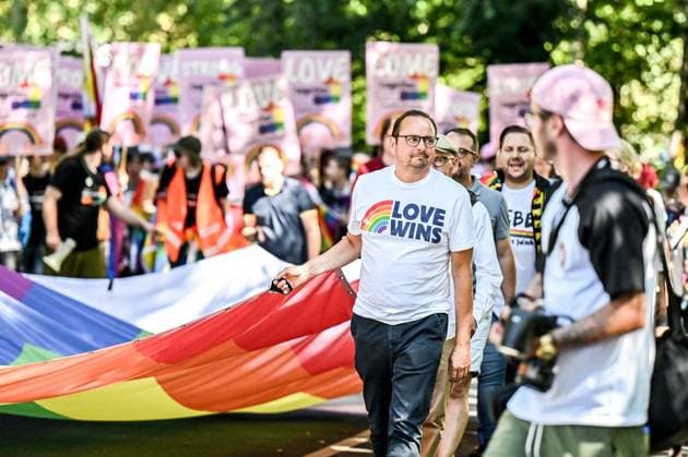 Ruhr Pride CSD ** NUR FÜR REDAKTIONELLE ZWECKE ** EDITORIAL USE ONLY **<p>Thomas Kufen (Oberbürgermeister der Stadt Essen) bei der Ruhr Pride CSD am Samstag, 8. August 2026 in Essen. Tausende nehmen an der Queeren Parade teil. Deutschland NRW Essen Copyright: VladimirxWegener *** Ruhr Pride CSD ** FOR EDITORIAL USE ONLY ** EDITORIAL USE ONLY ** p Thomas Kufen, Mayor of Essen, at the Ruhr Pride CSD on Saturday, August 8, 2026, in Essen. Thousands take part in the Queer Parade. Germany, North Rhine-Westphalia, Essen. Copyright VladimirxWegener Copyright: VladimirxWegener doc872la2wjbqu1ildsj1e8e ,EDITORIAL USE ONLY