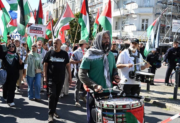 Pro-Palestinian rally in Berlin BERLIN, GERMANY - AUGUST 08: Protesters gather and march through the streets during a pro-Palestinian demonstration in Berlin, Germany, on August 08, 2026. Participants carried banners and flags to express solidarity with the Palestinian people and call for an immediate end to the war in Gaza. Volodymyr Sindieiev Anadolu Berlin Germany. Editorial use only. Please get in touch for any other usage.  Copyright: x2026xAnadoluxVolodymyrxSindieievx