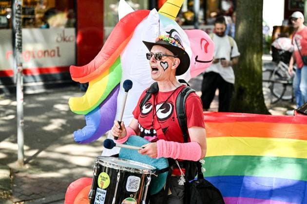 Ruhr Pride CSD ** NUR FÜR REDAKTIONELLE ZWECKE ** EDITORIAL USE ONLY **<p>Ruhr Pride CSD am Samstag, 8. August 2026 in Essen. Tausende nehmen an der Queeren Parade teil. Deutschland NRW Essen Copyright: VladimirxWegener *** Ruhr Pride CSD ** FOR EDITORIAL PURPOSES ONLY ** EDITORIAL USE ONLY ** p Ruhr Pride CSD on Saturday, August 8, 2026, in Essen Thousands take part in the Queer Parade Germany North Rhine-Westphalia Essen Copyright VladimirxWegener Copyright: VladimirxWegener doc872la6mjso4sm9ab11ha ,EDITORIAL USE ONLY