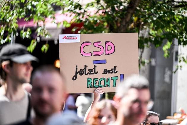 Ruhr Pride CSD ** NUR FÜR REDAKTIONELLE ZWECKE ** EDITORIAL USE ONLY **<p>Ruhr Pride CSD am Samstag, 8. August 2026 in Essen. Tausende nehmen an der Queeren Parade teil. Deutschland NRW Essen Copyright: VladimirxWegener *** Ruhr Pride CSD ** FOR EDITORIAL PURPOSES ONLY ** EDITORIAL USE ONLY ** p Ruhr Pride CSD on Saturday, August 8, 2026, in Essen Thousands take part in the Queer Parade Germany North Rhine-Westphalia Essen Copyright VladimirxWegener Copyright: VladimirxWegener doc872la7deyk2192trl11ha ,EDITORIAL USE ONLY