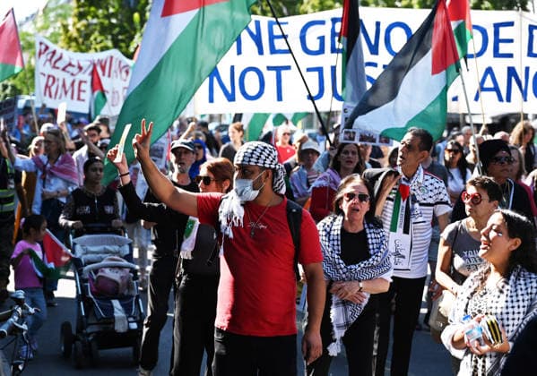 Pro-Palestinian rally in Berlin BERLIN, GERMANY - AUGUST 08: Protesters gather and march through the streets during a pro-Palestinian demonstration in Berlin, Germany, on August 08, 2026. Participants carried banners and flags to express solidarity with the Palestinian people and call for an immediate end to the war in Gaza. Volodymyr Sindieiev Anadolu Berlin Germany. Editorial use only. Please get in touch for any other usage.  Copyright: x2026xAnadoluxVolodymyrxSindieievx