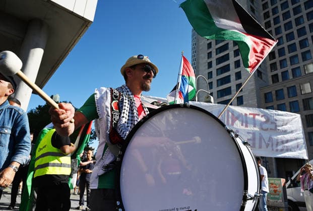Pro-Palestinian rally in Berlin BERLIN, GERMANY - AUGUST 08: Protesters gather and march through the streets during a pro-Palestinian demonstration in Berlin, Germany, on August 08, 2026. Participants carried banners and flags to express solidarity with the Palestinian people and call for an immediate end to the war in Gaza. Volodymyr Sindieiev Anadolu Berlin Germany. Editorial use only. Please get in touch for any other usage.  Copyright: x2026xAnadoluxVolodymyrxSindieievx