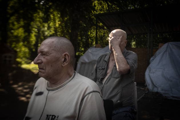 Mass evacuations of residents in Kramatorsk KRAMATORSK, UKRAINE - AUGUST 08: Two elderly residents wait at an evacuation point to be evacuated from Kramatorsk, Ukraine, on August 08, 2026. Francisco Richart Anadolu Kramatorsk Ukraine. Editorial use only. Please get in touch for any other usage.  Copyright: x2026xAnadoluxFranciscoxRichartx