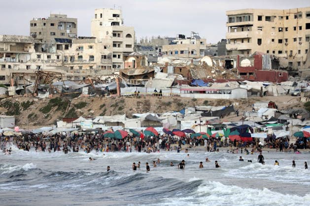 Palestinian families seek respite from summer heat on Gaza beach Palestinian families gather on the beach in Gaza City to escape the summer heat and spend time by the sea, as tents sheltering displaced Palestinians line the coast, on August 8, 2026. Residents seek moments of rest amid difficult living conditions caused by the war. Photo by Bilal Osama apaimages Gaza city Gaza Strip Palestinian Territory 080826_Gaza_BO_02(57) Copyright: xapaimagesxBilalxOsamax xapaimagesx