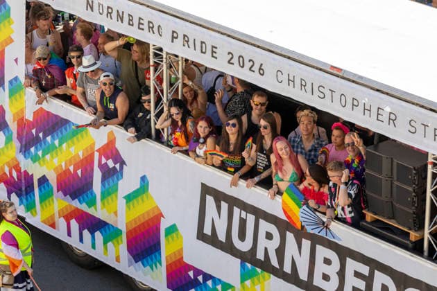 Reportage 08.08.2026 Die Demo zum CSD 2026 in Nürnberg am Samstag durch die Nürnberger Innenstadt, Motto: Nürnberg Liebt!, Der erste Wagen vom Förderverein mit dem Motto Nürnberg Liebt! Nürnberg Bayern Deutschland *** Report, August 8, 2026: The 2026 CSD parade in Nuremberg on Saturday wound its way through downtown Nuremberg under the slogan Nuremberg Loves. The first float from the support association bore the slogan Nuremberg Loves Nuremberg, Bavaria, Germany.