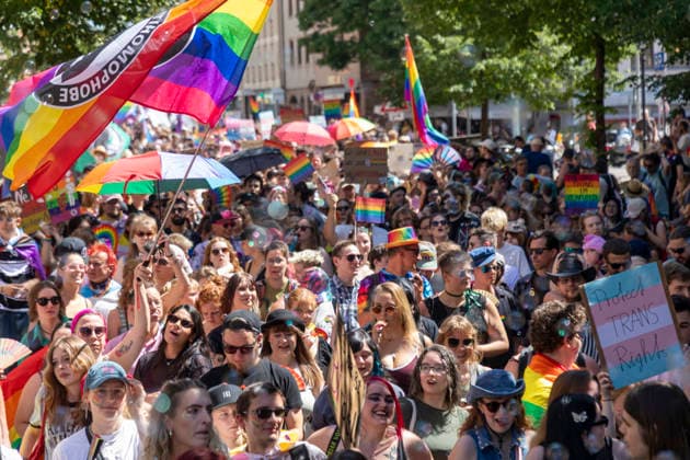 Reportage 08.08.2026 Die Demo zum CSD 2026 in Nürnberg am Samstag durch die Nürnberger Innenstadt, Motto: Nürnberg Liebt!, Direkt hinter dem Party LKW des Fördervereins war die Stimmung super und die Luft voller Seifenblasen Nürnberg Bayern Deutschland *** Report, August 8, 2026: The 2026 CSD parade in Nuremberg wound its way through downtown Nuremberg on Saturday under the slogan Nuremberg Loves. Right behind the support association’s party truck, the atmosphere was fantastic and the air was filled with soap bubbles. Nuremberg, Bavaria, Germany