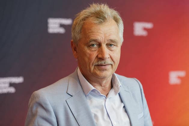 New Belarus Conference in Warsaw - 08 Aug 2026 Belarusian politician Anatoly Lebedko poses for photographers during the New Belarus Conference. The New Belarus Conference was held in Warsaw bringing together representatives of Belarusian democratic forces, activists, former political prisoners, civil society representatives and international partners. The conference was held ahead of the sixth anniversary of the August 2020 presidential election in Belarus and focused on political and social changes in recent years, support networks for Belarusians and Belarus, the regional outlook and the role of Belarusian democratic forces in these processes. Warsaw Poland Copyright: xVolhaxShukailax xSOPAxImagesx VSHUKAILA_3843