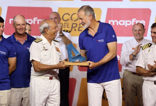 Entertainment Bilder des Tages King Felipe VI Presents Awards to the Champions of the 44th Copa del Rey de Vela King Felipe VI during the awards ceremony for the 44th Copa del Rey de Vela Mapfre at the Almudaina Palace, on August 8, 2026, in Palma de Mallorca, Balearic Islands, Spain This is one of the most important regattas in the Mediterranean, which has met participation expectations, featuring six highly competitive classes and already exceeding 100 registered teams, representing nearly twenty countries, with almost a thousand sailors in a competition that begins on Tuesday, August 4, and ends on Saturday, August 8. AWARDS SAILING REGATTAS BOATS Raú Spain  Copyright: xRaulxTerrelx 7706576