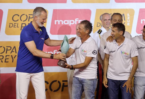 King Felipe VI Presents Awards to the Champions of the 44th Copa del Rey Sailing Regatta King Felipe VI alongside Javier Banderas during the awards ceremony for the 44th Mapfre Copa del Rey Sailing Regatta at the Almudaina Palace on August 8, 2026, in Palma de Mallorca, Balearic Islands, Spain. This is one of the most important regattas in the Mediterranean, which has met participation expectations, featuring six highly competitive classes and already exceeding 100 registered teams representing nearly twenty countries, with nearly a thousand sailors in a competition that begins on Tuesday, August 4, and ends on Saturday, August 8. AWARDS REGATTAS SAILING BOATS Raú Palma de Mallorca Palma de Mallorca Spain  Copyright: xRaulxTerrelx 7706592