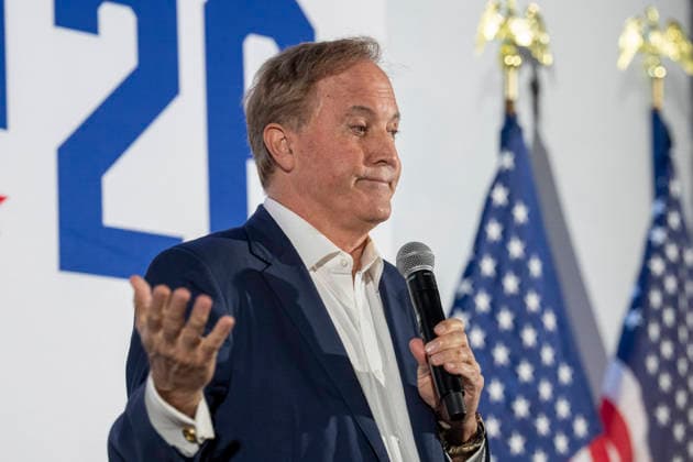 August 8, 2026, San Antonio, Tx, United States: U.S. Senate candidate KEN PAXTON, the current Texas attorney general, speaks to a Republican crowd of 250 at the Angry Elephant bar in north San Antonio on August 8, 2026. Paxton is chasing Democrat James Talarico (not shown) for the U.S. Senate seat now held by John Cornyn in a close race. San Antonio United States - ZUMAd150 20260808_znp_d150_019 Copyright: xBobxDaemmrichx