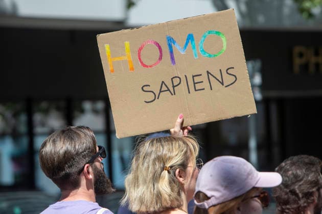 Die Ruhrpride 2026 in Essen. 08.08.2026, EU, DEU, Deutschland, Nordrhein-Westfalen, Essen: Nach dem Anschlag in Berlin fand die Ruhr Pride bzw. der CSD unter dem inoffiziellen Motto Jetzt erst recht statt. Wie in den letzten Jahren zog die Demonstration vom Messeparkplatz in Rüttenscheid am Bahnhof vorbei zum Kennedyplatz in der Innenstadt. An der Spitze der Demonstration mit mehreren 1000 Personen stand der CDU-Oberbürgermeister Thomas Kufen. EU, DEU, Germany, North Rhine-Westphalia, Essen: Following the attack in Berlin, Ruhr Pride or the CSD took place under the unofficial slogan ˜Now more than ever™. As in previous years, the march set off from the exhibition centre car park in Rüttenscheid, passed the railway stat