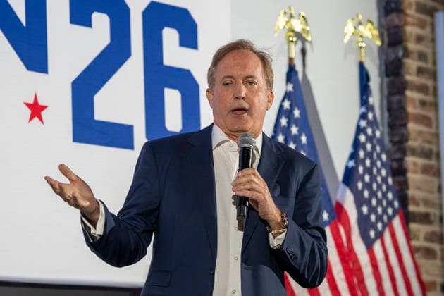 August 8, 2026, San Antonio, Tx, United States: U.S. Senate candidate KEN PAXTON, the current Texas attorney general, speaks to a Republican crowd of 250 at the Angry Elephant bar in north San Antonio on August 8, 2026. Paxton is chasing Democrat James Talarico (not shown) for the U.S. Senate seat now held by John Cornyn in a close race. San Antonio United States - ZUMAd150 20260808_znp_d150_020 Copyright: xBobxDaemmrichx