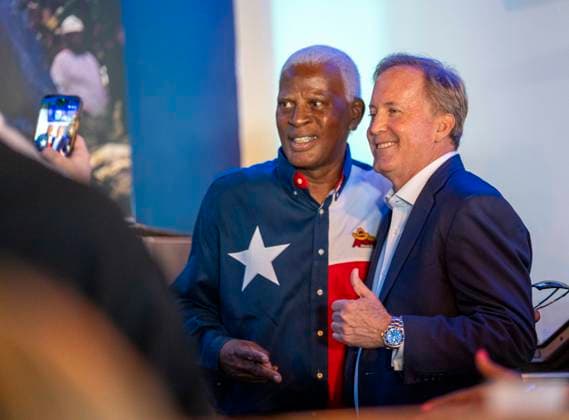August 8, 2026, San Antonio, Tx, United States: U.S. Senate candidate KEN PAXTON, r, the current Texas attorney general, poses with JOE EARL LINSON of San Antonio after speaking to a Republican crowd of 250 at the Angry Elephant bar in north San Antonio on August 8, 2026. Paxton is chasing Democrat James Talarico (not shown) for the U.S. Senate seat now held by John Cornyn in a close race. San Antonio United States - ZUMAd150 20260808_znp_d150_037 Copyright: xBobxDaemmrichx