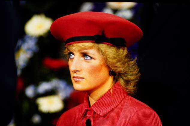 Prinzessin Diana im roten Beret während des Staatsbesuchs in der Bundesrepublik Deutschland. BRD, November 1987. Deutschland *** Princess Diana at Red Beret during of State visit in the Federal Republic Germany FRG, November 1987 Germany Copyright: xUnitedxArchivesx xSvenxSimonxArchive SVS_94060000868