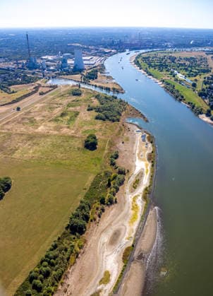 Luftbild, Rheinaue Walsum in Altwalsum, historisches Niedrigwasser am Rhein, Orsoy, Rheinberg, Ruhrgebiet, Nordrhein-Westfalen, Deutschland !ACHTUNGxMINDESTHONORARx60xEURO! *** Aerial view of the Walsum Rhine floodplain in Altwalsum, historic low water levels on the Rhine, Orsoy, Rheinberg, Ruhr region, North Rhine-Westphalia, Germany ATTENTION: MINIMUM FEE: 60 EUR