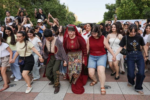ARMENIA, YEREVAN - AUGUST 8, 2026: People dance during the Siroooon Arm Fest festival celebrating Armenian culture, in Seasons Park. Alexander Patrin TASS  95915090