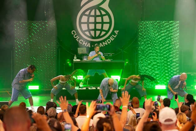 Culcha Candela live beim Monster Open Air im Amphitheater Hanau Culcha Candela live im Amphitheater Hanau, Auftritt von Culcha Candela beim Monster Open Air, Open-Air-Konzert am 8. August 2026 in Hanau, Konzertbeginn gegen 19:30 Uhr, Culcha Candela während des Live-Auftritts auf der Bühne, Musiker und Sänger während des Konzerts, Background-Tänzer und Background-Sänger während der Bühnenshow, Tanz- und Gesangseinlagen auf der Bühne, Live-Musik vor Publikum, Bühnenshow und Konzertatmosphäre im Amphitheater Hanau, Fans und Konzertbesucher während der Veranstaltung, gastronomisches Angebot mit Speisen und Getränken auf dem Veranstaltungsgelände, sommerliches Open-Air-Konzert in Hanau, Hessen, Deutschland. Hanau Main-Kinzig-Kreis
