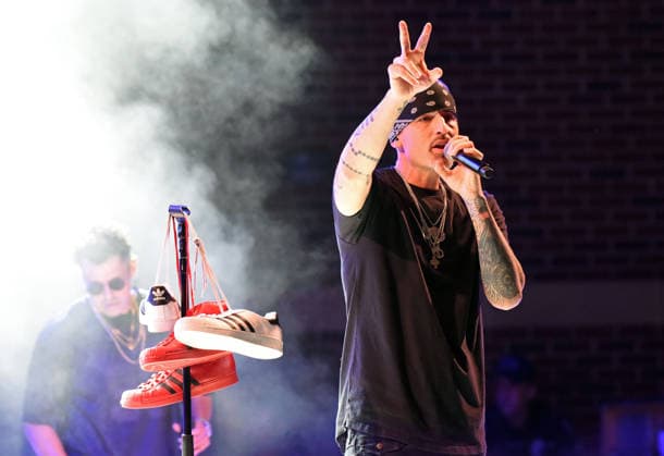 August 9, 2026, Woodstock, Georgia, USA: Brad Fischetti of LFO, with sneakers in honor of Rich Cronin and Devin Lima at Pop 2000 Tour at the Woodstock Summer Concert Series, Woodstock, Georgia. August 8, 2026 Woodstock USA  - ZUMAs380 20260809_zep_s380_016 Copyright: xDerekxStormx