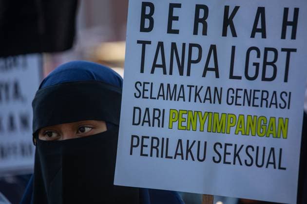 Thousands Rally in Surabaya Against LGBTQ Rights SURABAYA, Indonesia August 9, 2026: Thousands of demonstrators affiliated with the Alliance of Communities Concerned for the Generation gather on Governor Suryo Street during a rally opposing LGBTQ rights. Participants carried flags and banners expressing opposition to lesbian, gay, bisexual, transgender, and queer (LGBTQ) people and related issues. Surabaya Indonesia Copyright: x xMuhammadxIffanxMaulanax xJNAxPressx