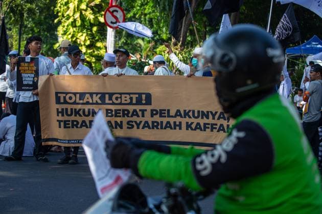 Thousands Rally in Surabaya Against LGBTQ Rights SURABAYA, Indonesia August 9, 2026: Thousands of demonstrators affiliated with the Alliance of Communities Concerned for the Generation gather on Governor Suryo Street during a rally opposing LGBTQ rights. Participants carried flags and banners expressing opposition to lesbian, gay, bisexual, transgender, and queer (LGBTQ) people and related issues. Surabaya Indonesia Copyright: x xMuhammadxIffanxMaulanax xJNAxPressx