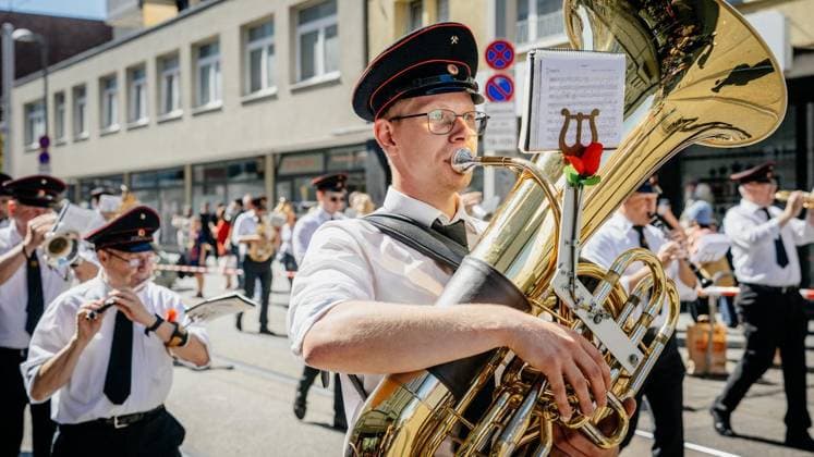Cranger Kirmesumzug - Einen Tag nach dem dem Auftakt: Cranger Kirmesumzug durch die Stadt im Livestream bei der WAZ. Am 08.08.2026 in Herne ** NUR FÜR REDAKTIONELLE ZWECKE ** EDITORIAL USE ONLY **<p>Cranger Kirmesumzug - Einen Tag nach dem dem Auftakt: Cranger Kirmesumzug durch die Stadt im Livestream bei der WAZ. Am 08.08.2026 in Herne Herne Copyright: ChristophxJendral *** Cranger Kirmes Parade: One day after the kickoff, the Cranger Kirmes parade through the city will be livestreamed by the WAZ on August 8, 2026, in Herne ** FOR EDITORIAL USE ONLY ** EDITORIAL USE ONLY ** p Cranger Kirmes Parade One day after the kickoff, the Cranger Kirmes parade through the city was livestreamed by the WAZ on August 8, 2026, in Herne Herne Copyrig Copyright: ChristophxJendral doc872niix8rfq1ahus3143a ,EDITORIAL USE ONLY