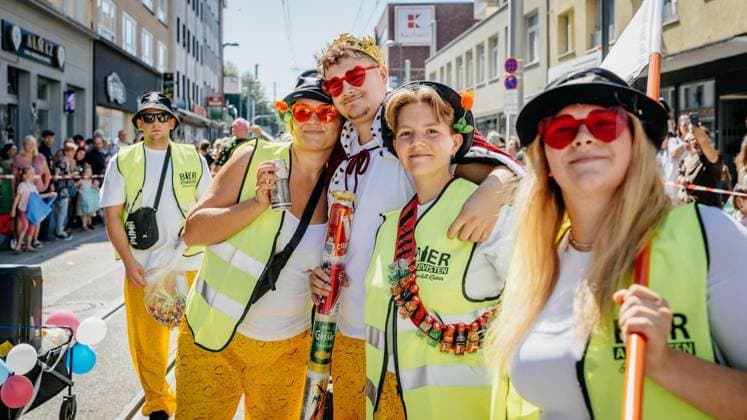 Cranger Kirmesumzug - Einen Tag nach dem dem Auftakt: Cranger Kirmesumzug durch die Stadt im Livestream bei der WAZ. Am 08.08.2026 in Herne ** NUR FÜR REDAKTIONELLE ZWECKE ** EDITORIAL USE ONLY **<p>Cranger Kirmesumzug - Einen Tag nach dem dem Auftakt: Cranger Kirmesumzug durch die Stadt im Livestream bei der WAZ. Am 08.08.2026 in Herne Herne Copyright: ChristophxJendral *** Cranger Kirmes Parade: One day after the kickoff, the Cranger Kirmes parade through the city will be livestreamed by the WAZ on August 8, 2026, in Herne ** FOR EDITORIAL USE ONLY ** EDITORIAL USE ONLY ** p Cranger Kirmes Parade One day after the kickoff, the Cranger Kirmes parade through the city was livestreamed by the WAZ on August 8, 2026, in Herne Herne Copyrig Copyright: ChristophxJendral doc872nijtxuqx9hf5l11mq ,EDITORIAL USE ONLY