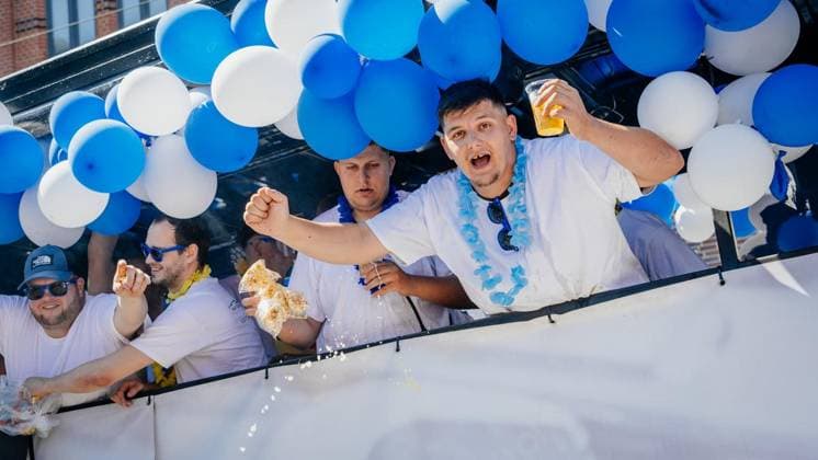 Cranger Kirmesumzug - Einen Tag nach dem dem Auftakt: Cranger Kirmesumzug durch die Stadt im Livestream bei der WAZ. Am 08.08.2026 in Herne ** NUR FÜR REDAKTIONELLE ZWECKE ** EDITORIAL USE ONLY **<p>Cranger Kirmesumzug - Einen Tag nach dem dem Auftakt: Cranger Kirmesumzug durch die Stadt im Livestream bei der WAZ. Am 08.08.2026 in Herne Herne Copyright: ChristophxJendral *** Cranger Kirmes Parade: One day after the kickoff, the Cranger Kirmes parade through the city will be livestreamed by the WAZ on August 8, 2026, in Herne ** FOR EDITORIAL USE ONLY ** EDITORIAL USE ONLY ** p Cranger Kirmes Parade One day after the kickoff, the Cranger Kirmes parade through the city was livestreamed by the WAZ on August 8, 2026, in Herne Herne Copyrig Copyright: ChristophxJendral doc872nlf99mxy19dzjl1cqx ,EDITORIAL USE ONLY