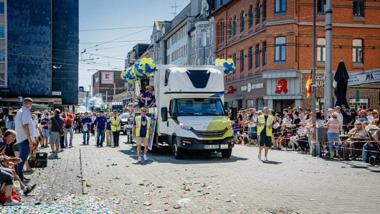 Cranger Kirmesumzug - Einen Tag nach dem dem Auftakt: Cranger Kirmesumzug durch die Stadt im Livestream bei der WAZ. Am 08.08.2026 in Herne ** NUR FÜR REDAKTIONELLE ZWECKE ** EDITORIAL USE ONLY **<p>Cranger Kirmesumzug - Einen Tag nach dem dem Auftakt: Cranger Kirmesumzug durch die Stadt im Livestream bei der WAZ. Am 08.08.2026 in Herne Herne Copyright: ChristophxJendral *** Cranger Kirmes Parade: One day after the kickoff, the Cranger Kirmes parade through the city will be livestreamed by the WAZ on August 8, 2026, in Herne ** FOR EDITORIAL USE ONLY ** EDITORIAL USE ONLY ** p Cranger Kirmes Parade One day after the kickoff, the Cranger Kirmes parade through the city was livestreamed by the WAZ on August 8, 2026, in Herne Herne Copyrig Copyright: ChristophxJendral doc872nlkqdonb1322ym1e8e ,EDITORIAL USE ONLY
