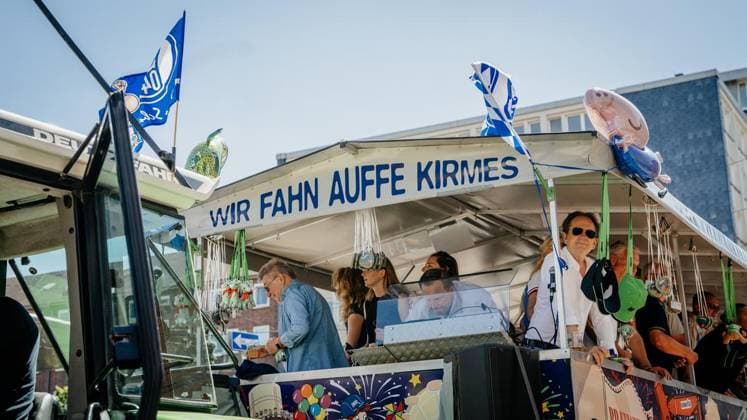 Cranger Kirmesumzug - Einen Tag nach dem dem Auftakt: Cranger Kirmesumzug durch die Stadt im Livestream bei der WAZ. Am 08.08.2026 in Herne ** NUR FÜR REDAKTIONELLE ZWECKE ** EDITORIAL USE ONLY **<p>Cranger Kirmesumzug - Einen Tag nach dem dem Auftakt: Cranger Kirmesumzug durch die Stadt im Livestream bei der WAZ. Am 08.08.2026 in Herne Herne Copyright: ChristophxJendral *** Cranger Kirmes Parade: One day after the kickoff, the Cranger Kirmes parade through the city will be livestreamed by the WAZ on August 8, 2026, in Herne ** FOR EDITORIAL USE ONLY ** EDITORIAL USE ONLY ** p Cranger Kirmes Parade One day after the kickoff, the Cranger Kirmes parade through the city was livestreamed by the WAZ on August 8, 2026, in Herne Herne Copyrig Copyright: ChristophxJendral doc872nkkypaeu1mu8i31e8e ,EDITORIAL USE ONLY