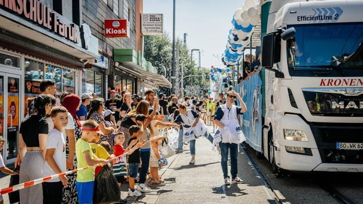 Cranger Kirmesumzug - Einen Tag nach dem dem Auftakt: Cranger Kirmesumzug durch die Stadt im Livestream bei der WAZ. Am 08.08.2026 in Herne ** NUR FÜR REDAKTIONELLE ZWECKE ** EDITORIAL USE ONLY **<p>Cranger Kirmesumzug - Einen Tag nach dem dem Auftakt: Cranger Kirmesumzug durch die Stadt im Livestream bei der WAZ. Am 08.08.2026 in Herne Herne Copyright: ChristophxJendral *** Cranger Kirmes Parade: One day after the kickoff, the Cranger Kirmes parade through the city will be livestreamed by the WAZ on August 8, 2026, in Herne ** FOR EDITORIAL USE ONLY ** EDITORIAL USE ONLY ** p Cranger Kirmes Parade One day after the kickoff, the Cranger Kirmes parade through the city was livestreamed by the WAZ on August 8, 2026, in Herne Herne Copyrig Copyright: ChristophxJendral doc872nkoqgznl7ll2ovse ,EDITORIAL USE ONLY