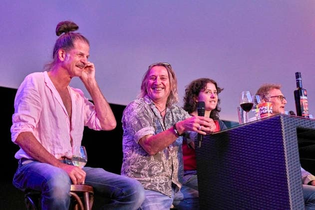 Philipp Feldtkeller, Dieter Thomas Kuhn, Juliane Sauter und Carsten Schuffert bei der Preview des Dokumentarfilms Und es war Sommer - Dieter Thomas Kuhn & Band beim Seh-Fest auf der Gilde Parkbühne. Hannover, 08.08.2026 *** Philipp Feldtkeller, Dieter Thomas Kuhn, Juliane Sauter, and Carsten Schuffert at the preview of the documentary *Und es war Sommer Dieter Thomas Kuhn Band* at the Seh Fest on the Gilde Parkbühne in Hanover, August 8, 2026 Foto:xU.xStammx xFuturexImagex sommer_6828