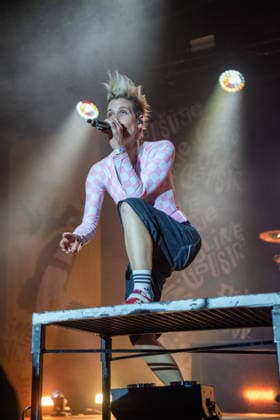 Mit voller Energie, rauer Stimme und jeder Menge Attitüde rockte Ina Bredehorn alias Deine Cousine am 08.08.2026 das Taubertal-Festival in Rothenburg ob der Tauber. *** With boundless energy, a raspy voice, and plenty of attitude, Ina Bredehorn—aka Deine Cousine—rocked the Taubertal Festival in Rothenburg ob der Tauber on August 8, 2026
