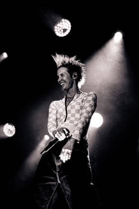 Mit voller Energie, rauer Stimme und jeder Menge Attitüde rockte Ina Bredehorn alias Deine Cousine am 08.08.2026 das Taubertal-Festival in Rothenburg ob der Tauber. *** With boundless energy, a raspy voice, and plenty of attitude, Ina Bredehorn—aka Deine Cousine—rocked the Taubertal Festival in Rothenburg ob der Tauber on August 8, 2026