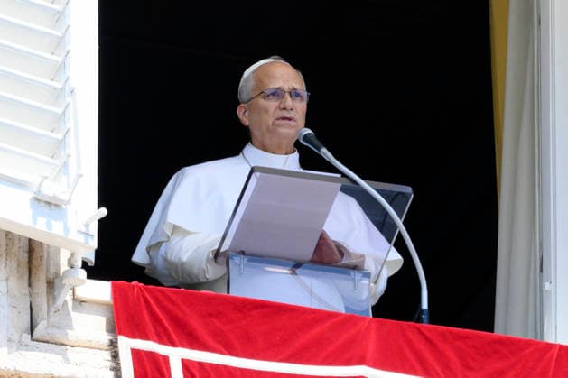ITALY - POPE LEO XIV ADDRESSES THE CROWD FROM THE WINDOW OF THE APOSTOLIC PALACE OVERLOOKING ST PETER S SQUARE DURING THE RIGINA CAELI PRAYER IN THE VATICAN- 2026 8 9 Italy, Rome, Vatican, 2026 8 9.Pope Leo XIV addresses the crowd from the window of the apostolic palace overlooking St. Peter s square during the Regina Caeli prayer in The Vatican EDITORIAL USE ONLY - NO BOOKS Copyright: xVATICANxMEDIAx