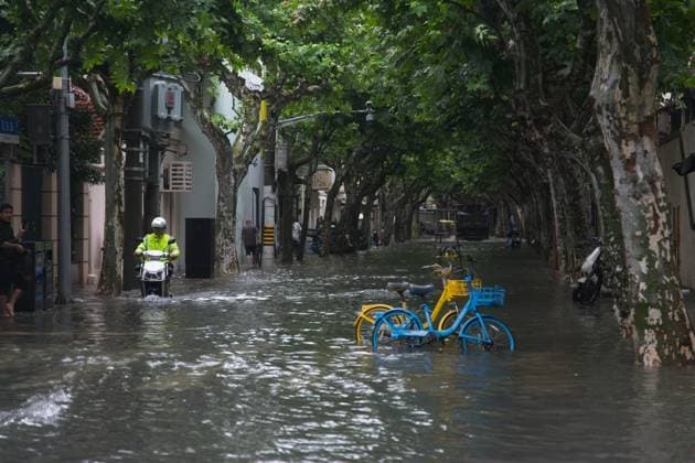 Typhoon Dolphin Arrives To Shanghai Floodwaters are seen in a neighborhood near Changle Road in Shanghai, China, as Typhoon Dolphin approaches the city. shanghai China  Copyright: xYingxTangx originalFilename: tang-typhoond260809_npQWr.jpg