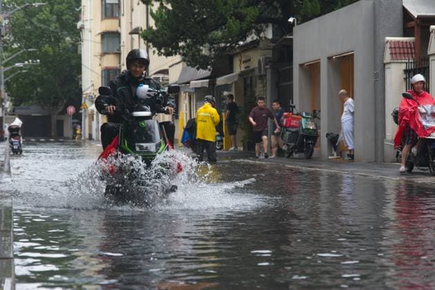 Typhoon Dolphin Arrives To Shanghai Floodwaters are seen in a neighborhood near Changle Road in Shanghai, China, as Typhoon Dolphin approaches the city. shanghai China  Copyright: xYingxTangx originalFilename: tang-typhoond260809_npr1X.jpg