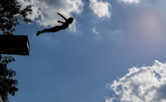 Bentbasa Cliff Diving 2026 in Sarajevo SARAJEVO, BOSNIA AND HERZEGOVINA - AUGUST 9: People jump during the 12th edition of the international Bentbasa Cliff Diving 2026 competition, which is held at Bentbasa, one of the most recognizable locations in Sarajevo, Bosnia and Herzegovina on August 9, 2026. Samir Jordamovic Anadolu Sarajevo Bosnia and Herzegovina. Editorial use only. Please get in touch for any other usage.  Copyright: x2026xAnadoluxSamirxJordamovicx