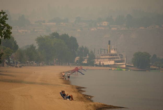 August 9, 2026, Penticton, Bc, CANADA: People sit on the beach as smoke from the Bald Range wildfire envelops Okanagan Lake, in Penticton, B.C., on Sunday, Aug. 9, 2026. The Bald Range wildfire in British Columbia s south Okanagan region has forced 20,000 people out of their homes in the Peachland and Summerland areas. Penticton CANADA  - ZUMAc35_ 20260809_zaf_c35_051 Copyright: xDarrylxDyckx