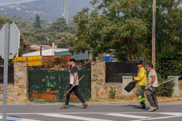A forest fire in Revenga has been classified as Severity Level 1, forcing the closure of Highway N 603 between Segovia and San Rafael. Firefighting efforts in Revenga, as of August 9, 2026, in Segovia, Castile and León, Spain. The Regional Ministry of the Environment has classified a wildfire that broke out in Revenga, Segovia, this Sunday as Level 1 on the Potential Severity Index (IGR), forcing the closure of Highway N 603 between the city of Segovia and the town of San Rafael. The fire began at 4:54 p.m. and was subsequently elevated to IGR 1 because the blaze is threatening forested areas covering more than 30 hectares. On the scene are more than twenty firefighting units working to extinguish the blaze, the cause of which is under inv  Copyright: xNachoxValverdex 7707555