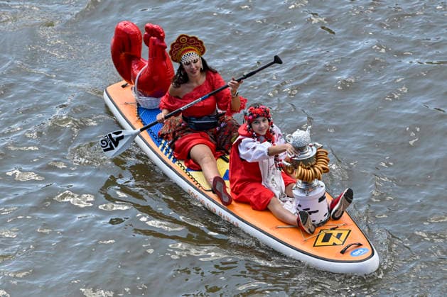 (260809) -- MOSCOW, Aug. 9, 2026 -- People take part in the annual Yauzafest paddleboarding festival in Moscow, Russia, on Aug. 9, 2026. (Photo by Xinhua) RUSSIA-MOSCOW-PADDLEBOARDING-FESTIVAL AlexanderxZemlianichenkoxJr 