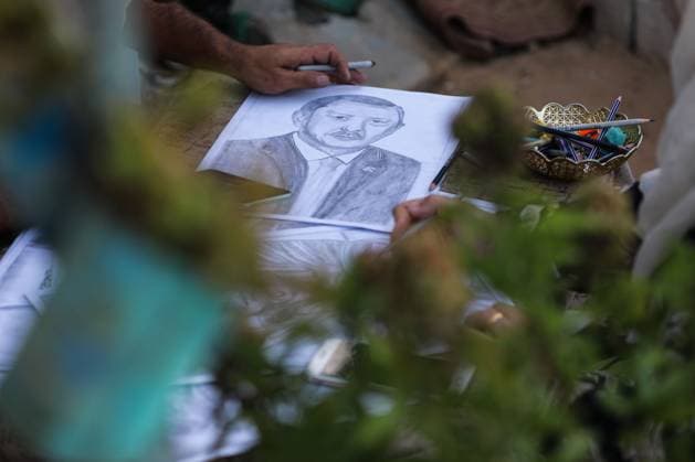 Palestinian Artist Documents Life in Gaza Through Charcoal Drawings GAZA CITY, GAZA STRIP AUGUST 9, 2026: Palestinian artist Nadia Abu Issa creates charcoal drawings depicting the hardships experienced by civilians during the war in Gaza, including shortages of food and water and life under continued displacement and insecurity. Living near an area affected by ongoing military activity, Abu Issa says her artwork aims to document the daily realities faced by Palestinians and preserve their experiences through art. Among her recent works is a portrait of Turkish President Recep Tayyip ErdoÄüan, which she says she created as a gesture of appreciation for Turkey™s support for Palestinians. GAZA CITY Palestine, State of Copyright: x xRamzixAbuxAmerx xJNAxPressx