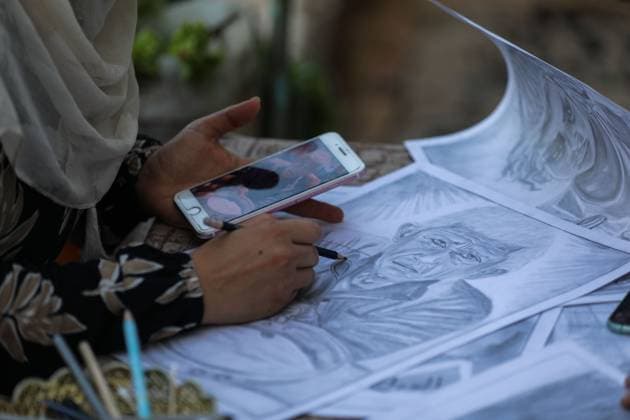 August 10, 2026, Gaza City, Palestine, State of: GAZA Gaza City, GAZA STRIP Ã¢â‚¬ AUGUST 9, 2026: Palestinian artist Nadia Abu Issa creates charcoal drawings depicting the hardships experienced by civilians during the war in Gaza, including shortages of food and water and life under continued displacement and insecurity. Living near an area affected by ongoing military activity, Abu Issa says her artwork aims to document the daily realities faced by Palestinians and preserve their experiences through art. Among her recent works is a portrait of Turkish President Recep Tayyip ErdoÄÅ¸an, which she says she created as a gesture of appreciation for TurkeyÃ¢â‚¬â ¢s support for Palestinians. Gaza City Palestine, State of - ZUMAq101 20260810_zna_q101_001 Copyright: xRamzixAbuxAmerx