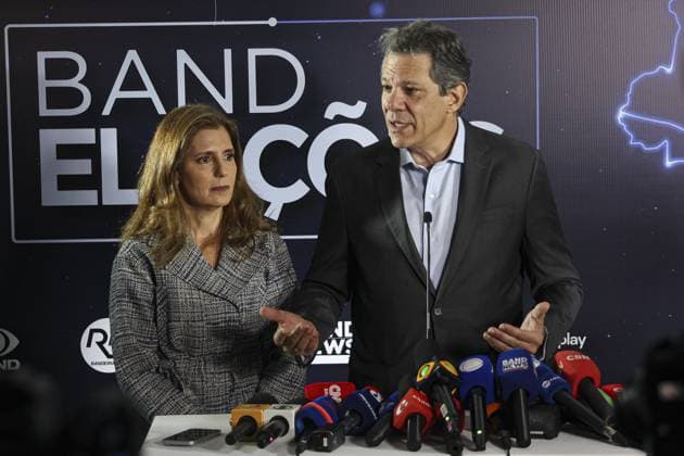 RECORD DATE NOT STATED Fernando Haddad arrives at Band for the first debate for the government of Sao Paulo. Sao Paulo (SP), 09 08 2026 2026 elections debate Band SP government Candidate for governor of Sao Paulo Fernando Haddad (PT) arrives at Band headquarters, alongside his wife Ana Estela Haddad this Sunday (9), to participate in the first debate between candidates for the Palacio dos Bandeirantes. Haddad will face the current governor and candidate for re-election, Tarcisio de Freitas (Republicanos). The debate starts at 8 pm.(Foto: Leco Viana Thenews2 imago images) Fernando Haddad arrives at Band for the first debate for the government of Sao Paulo.  Copyright: xLecoxVianax
