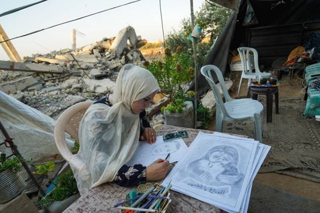 August 9, 2026, Gaza City, Palestine: Palestinian artist NADIA ABU ISSA works on charcoal drawings depicting the hardships faced by civilians during the war in Gaza, including food and water shortages, displacement, and insecurity. Abu Issa says her artwork documents the daily realities experienced by Palestinians and seeks to preserve those experiences through art. Among her recent works is a portrait of Turkish President Recep Tayyip Erdo?an, which she says she created as a gesture of appreciation for Turkey s support for Palestinians. Gaza City Palestine - ZUMAq101 20260809_zna_q101_136 Copyright: xRamzixAbuxAmerx
