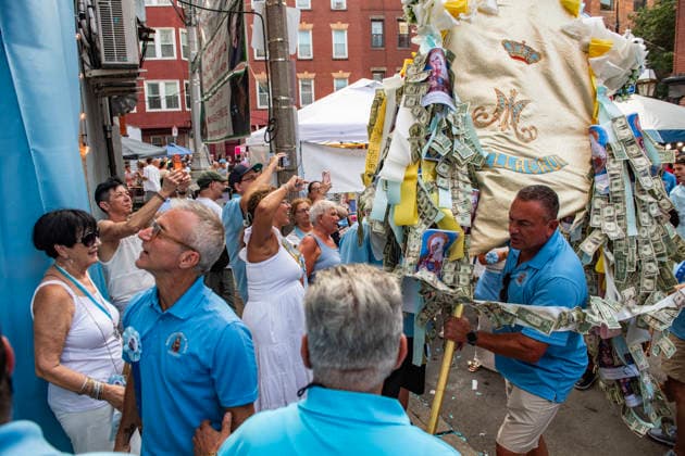 August 9, 2026, Boston, Massachusetts, USA: The image of the saint is returned to its home during the Feast of the Madonna Della Cava in the North End of Boston, Massachusetts on August 9, 2026. Boston USA - ZUMAp158 20260809_aap_p158_006 Copyright: xJosephxPreziosox