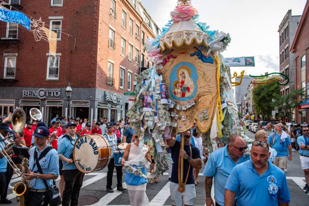 August 9, 2026, Boston, Massachusetts, USA: Patrons carry the image of the Madonna Della Cava during the Feast of the Madonna Della Cava in the North End of Boston, Massachusetts on August 9, 2026. Boston USA  - ZUMAp158 20260809_aap_p158_010 Copyright: xJosephxPreziosox