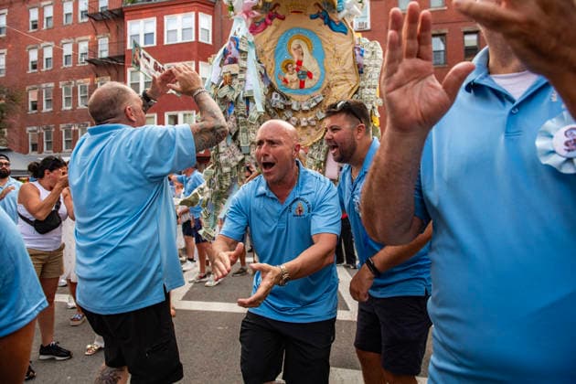 August 9, 2026, Boston, Massachusetts, USA: The image of the saint is returned to its home during the Feast of the Madonna Della Cava in the North End of Boston, Massachusetts on August 9, 2026. Boston USA - ZUMAp158 20260809_aap_p158_023 Copyright: xJosephxPreziosox