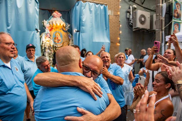August 9, 2026, Boston, Massachusetts, USA: Patrons celebrate in the street as the image of the saint is returned to its home during the Feast of the Madonna Della Cava in the North End of Boston, Massachusetts on August 9, 2026. Boston USA - ZUMAp158 20260809_aap_p158_039 Copyright: xJosephxPreziosox